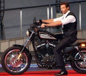 Hugh Jackman il motocicilista