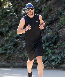 Jake Gyllenhaal si consola con lo jogging